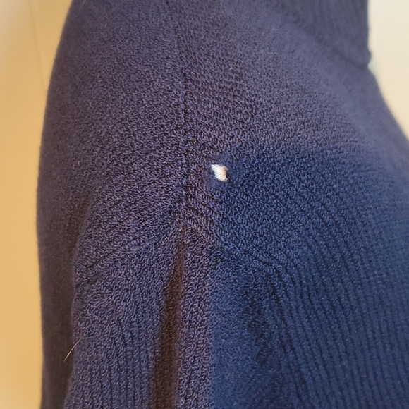 St.John Basic Navy Blue Knit Cropped Top - Picture 3 of 6